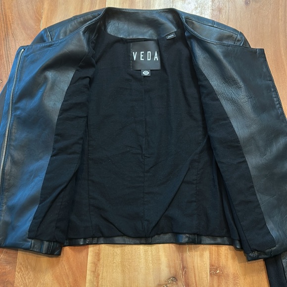 Veda Classic Black Leather Jacket - Picture 8 of 14